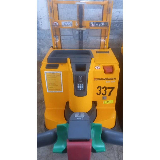 electric pallet stacker ,Jungheinrich 2 ton,...